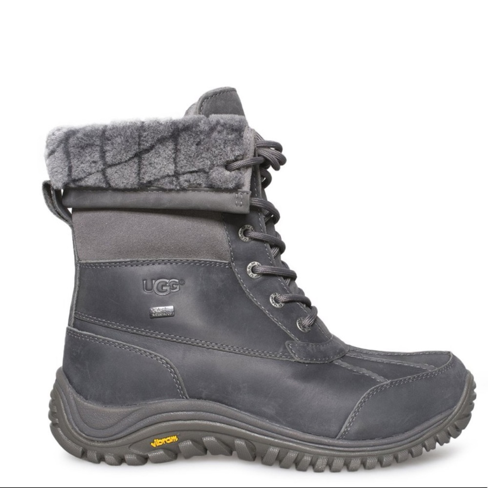 UGG ADIRONDACK II LUXE QUILT GREY BOOTS